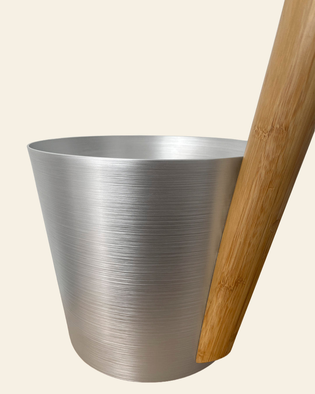 Bastuhink i aluminium och bambu