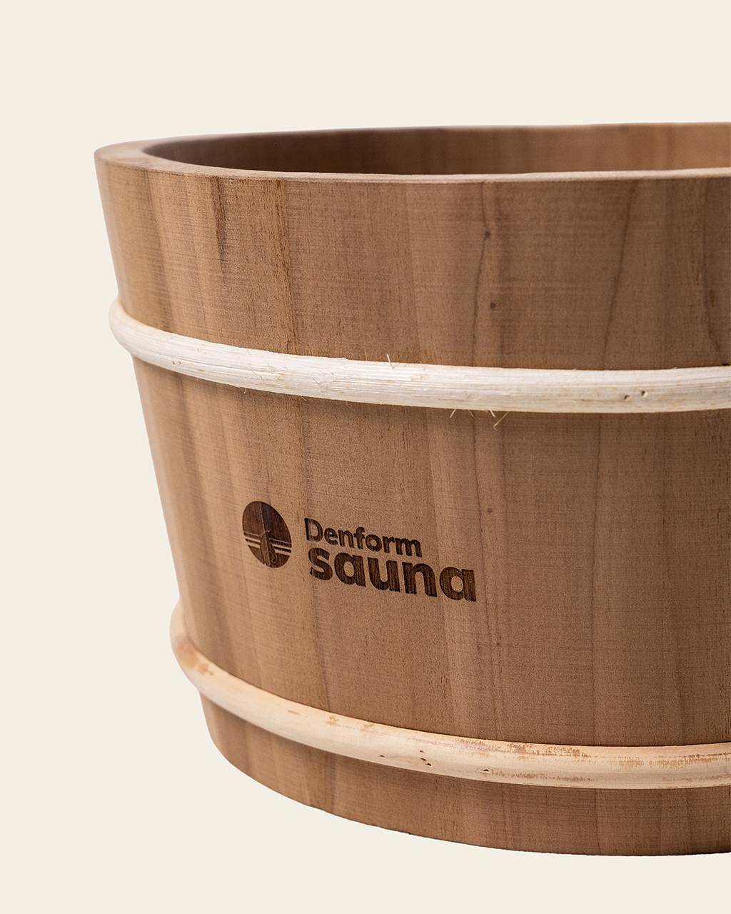 Traditionell bastuhink i termoträ