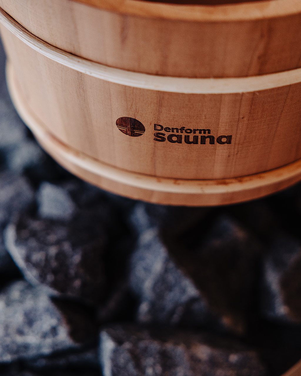 Traditionell bastuhink i termoträ