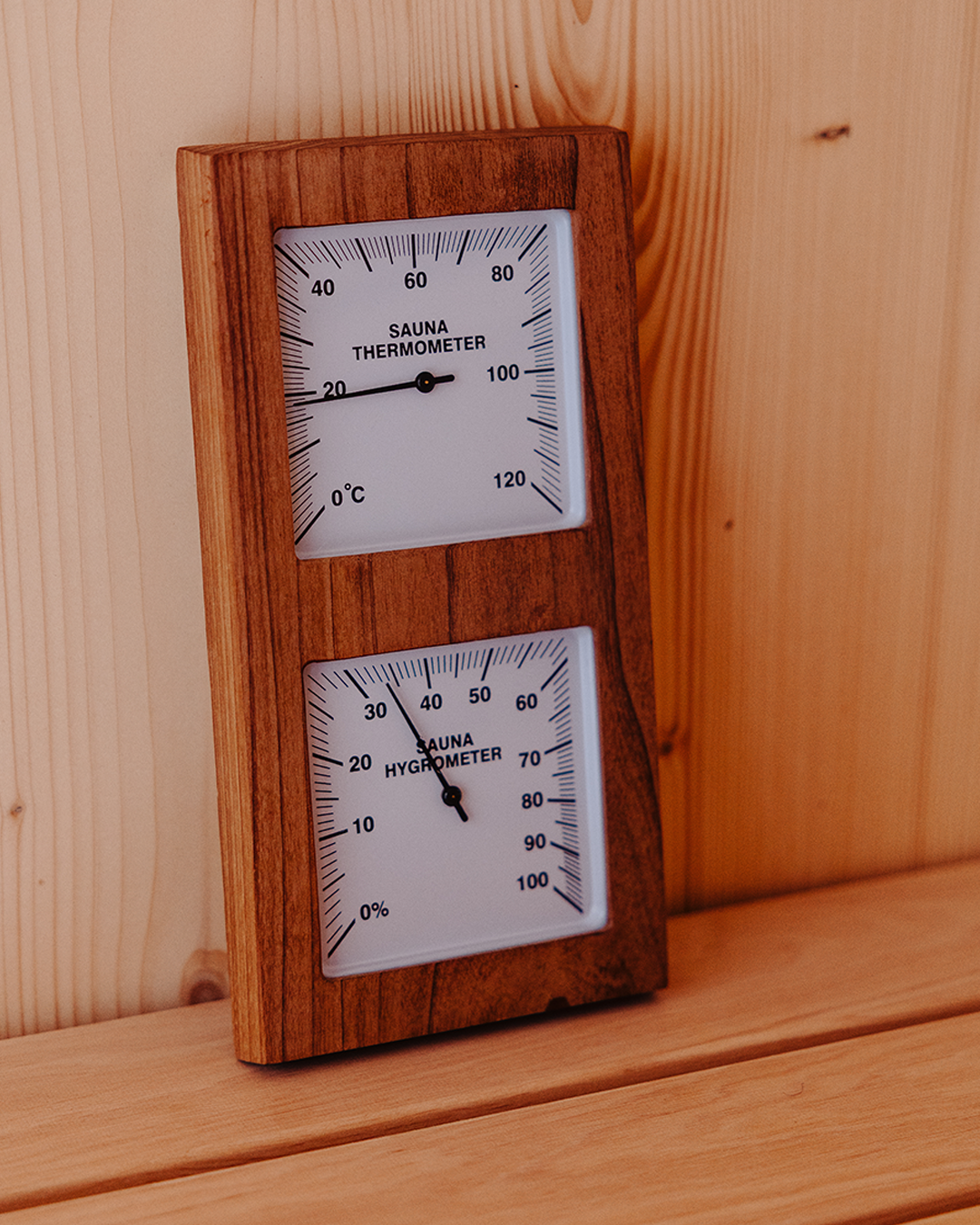 Hygrometer och termometer i Thermowood
